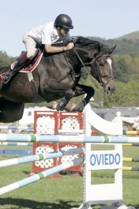 Hipica Porceyo Corina Saltando